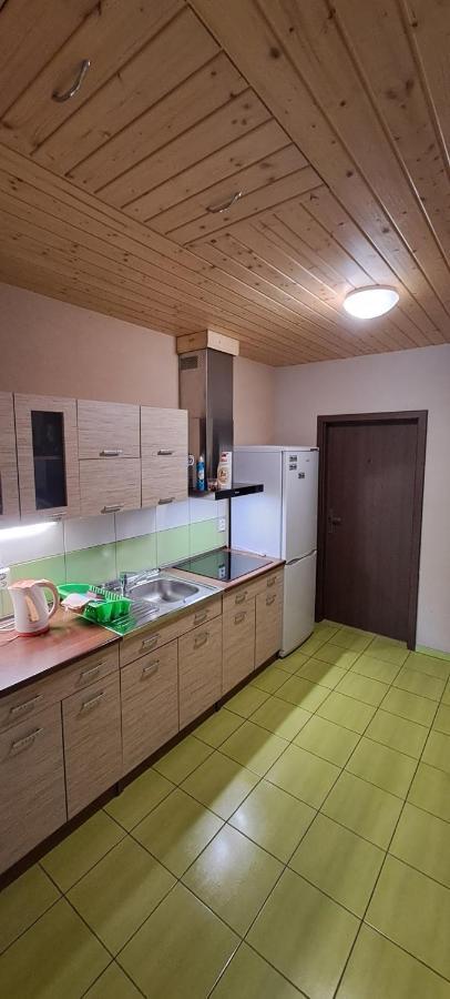 Ubytovanie U Huberta Bešeňová エクステリア 写真