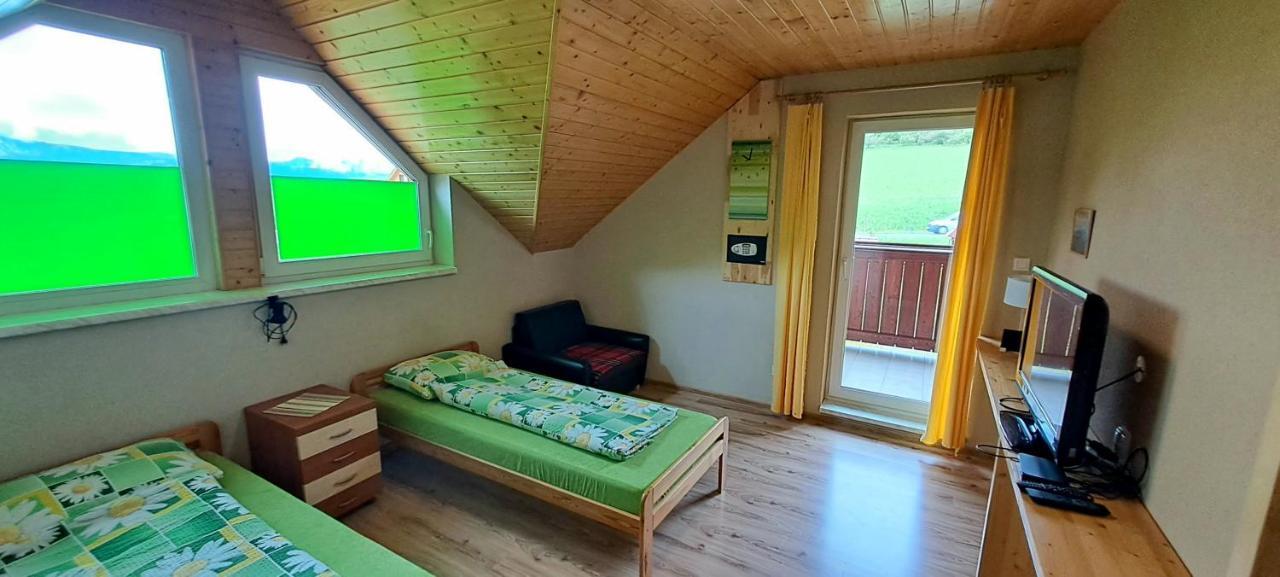 Ubytovanie U Huberta Bešeňová エクステリア 写真