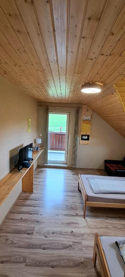 Ubytovanie U Huberta Bešeňová エクステリア 写真