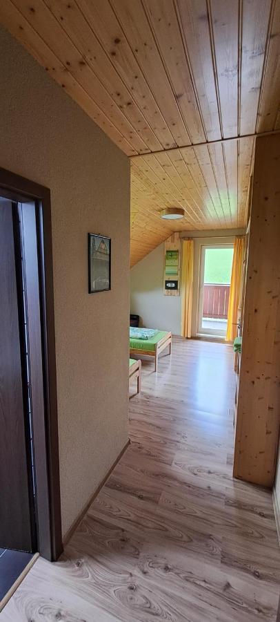 Ubytovanie U Huberta Bešeňová エクステリア 写真