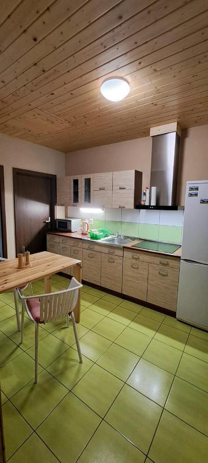 Ubytovanie U Huberta Bešeňová エクステリア 写真